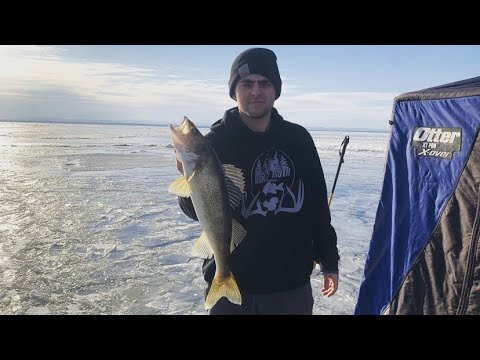 First Ice Walleye Fishing on Oneida Lake, New York | Last Trip of 2022