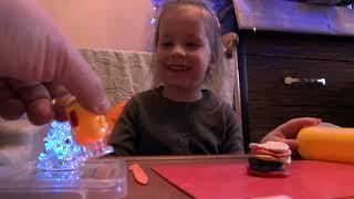 Лепим с ребенком торт из пластилина - видео для детей и про детей