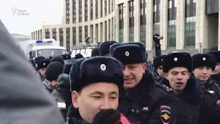 «Куда везете нас? — В лес». С митинга — в автозак