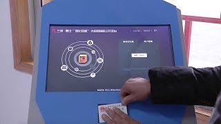 President Xi Witnessed How The Old Lady Examined Her Old Age Allowance