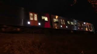 【JR九州ヤチイチ】こんなに光を反射する鉄道車両、見たことない