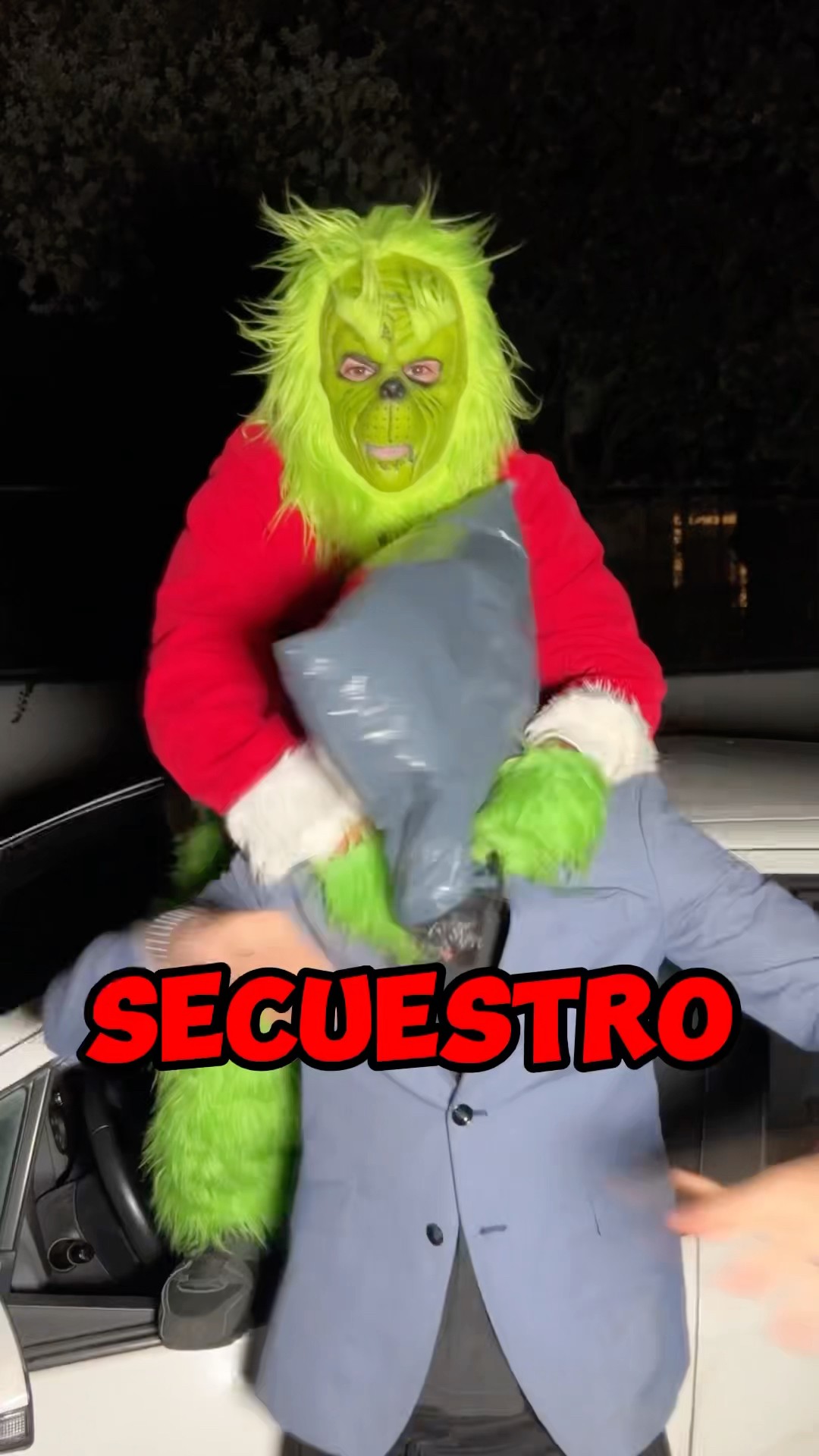 EL GRINCH ME CAPTURA EN EL PARQUE DE ATRACCIONES!