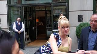 Anna Faris so friendly and humble while signing autographs and taking photoswith #annafaris