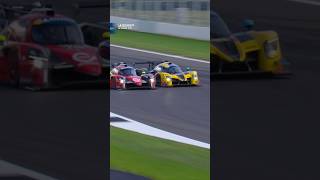 Side-by-side masterclass at Silverstone 😱