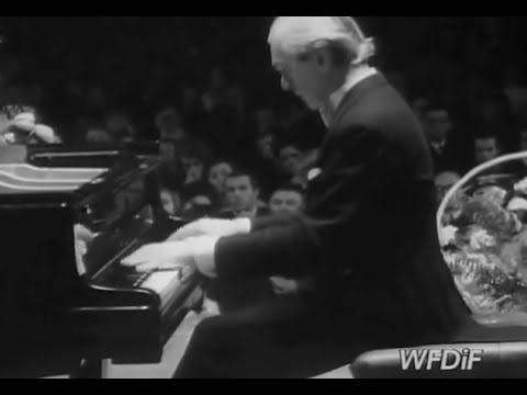 Witold Malcuzynski plays Chopin Waltz op. 70 no. 1 - video 1969