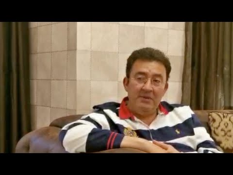المذيع عمرو قنديل يروي تفاصيل إصابته بشلل في الأحبال الصوتية على الهواء