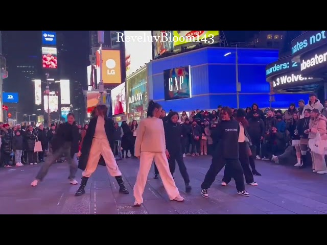 BINI 'Strings' Busking @ Time Square, NYC [221120] class=