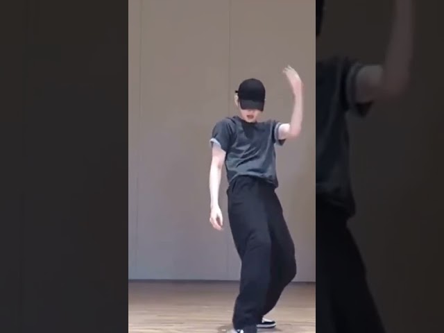 Yeonjun dancing to deja vu by ateez #yeonjun #txt #ateez #dejavu class=