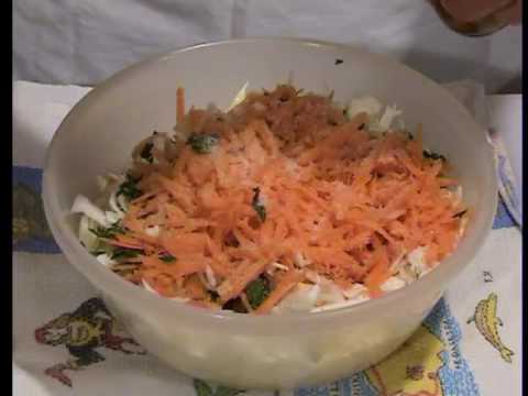 Βίντεο: Μαγειρεύοντας κλασική σαλάτα Mimosa με τυρί