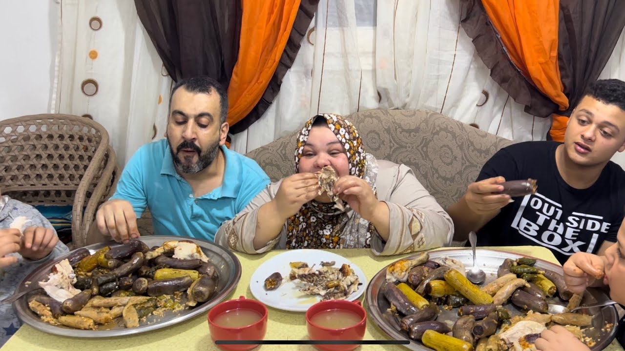 ياقلبك الاسود ليكي نفس تاكلي وبنتك في المستشفي احسن انا بجحه هطفشو الراجل من كلامكو السم😜😜😜