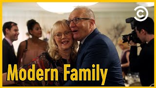 Die Truppe ist wieder vereint! | Modern Family | Comedy Central Deutschland