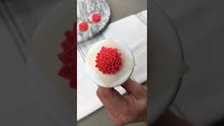 Fall buttercream flower piping demo : Chrysanthemum fallbuttercream buttercreamflowers