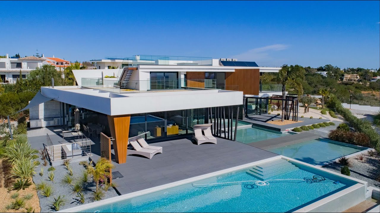 Taking a Look Around a €3,800,000 Property in the Algarve. 4 Bedrooms - Vale da Pinta - REF 3647