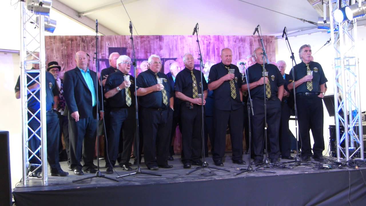 Newquay Rowing Club Singers close Newquay Fish Festival 2016