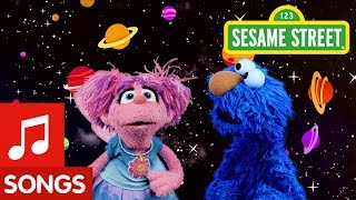 sesame street find blue with elmo and abby i spy color song 2