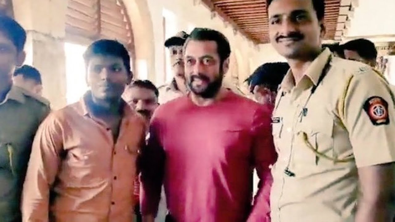 Salman Khan Meets Mumbai Top Cop; Applies For Weapon License