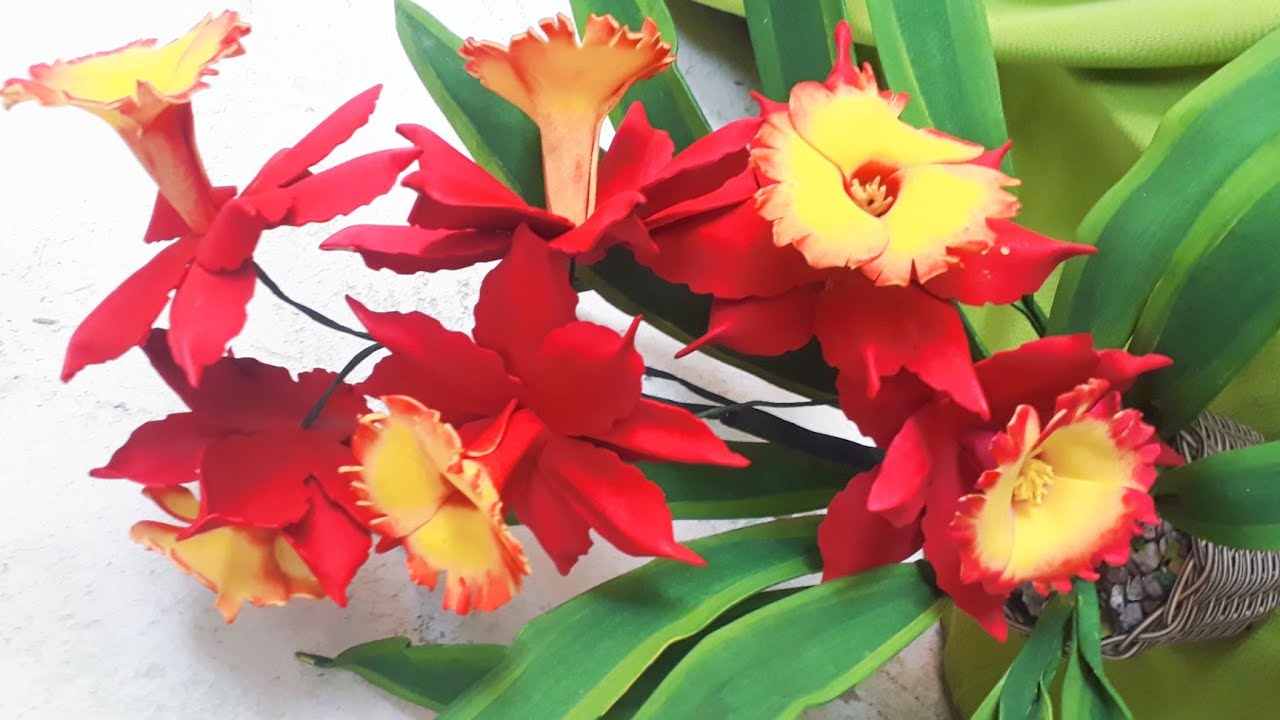 Flor narciso em e.v.a sem frisadores!!