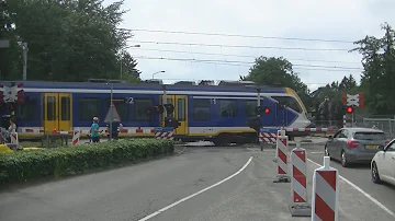 Spoorwegovergang Nunspeet // Dutch railroad crossing (Update)