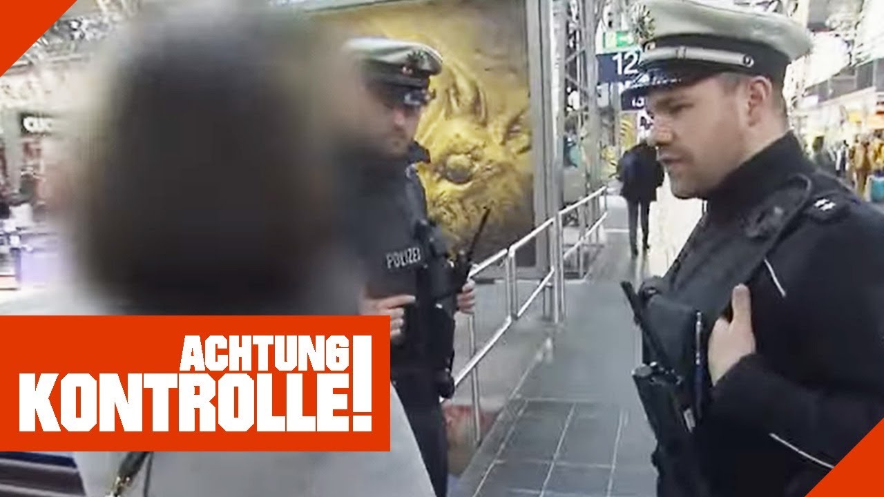 Frau wird am Bahnhof grundlos angegriffen! | Achtung Kontrolle | Kabel Eins