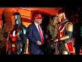 Хэллоуин в Белом доме: Трамп и первая леди раздают конфеты