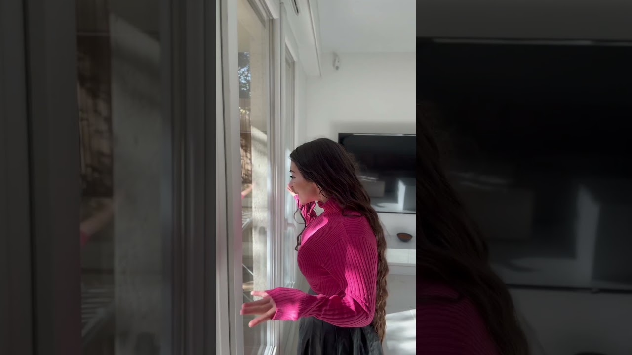 Il veut un cosplay avec juste de l’air qui touche ma peau 