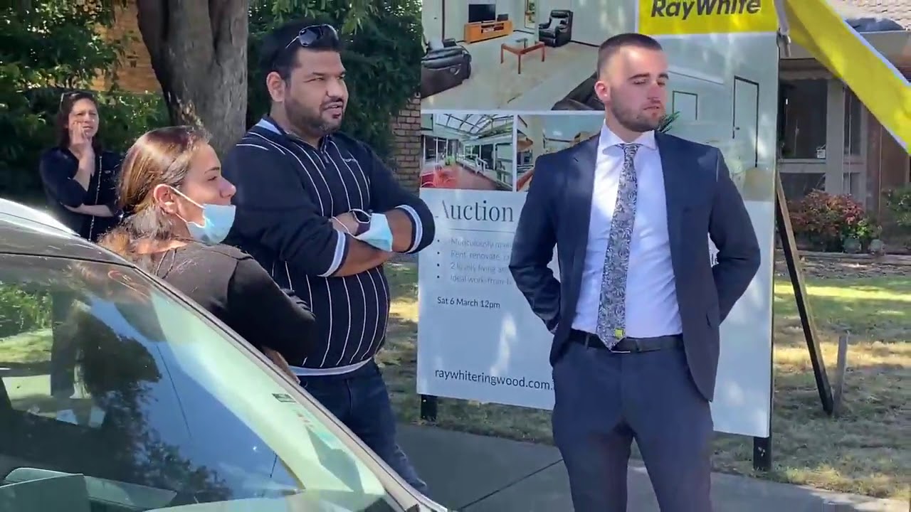 Live Auction @ 38 Maylands Crescent, Glen Waverley, Vic 3150