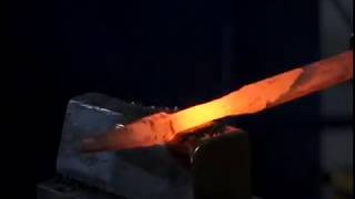 Мастер-класс Ури Хофи по работе на кузнечном молоте Мастер-класс Ури Хофи по работе на кузнечном молоте