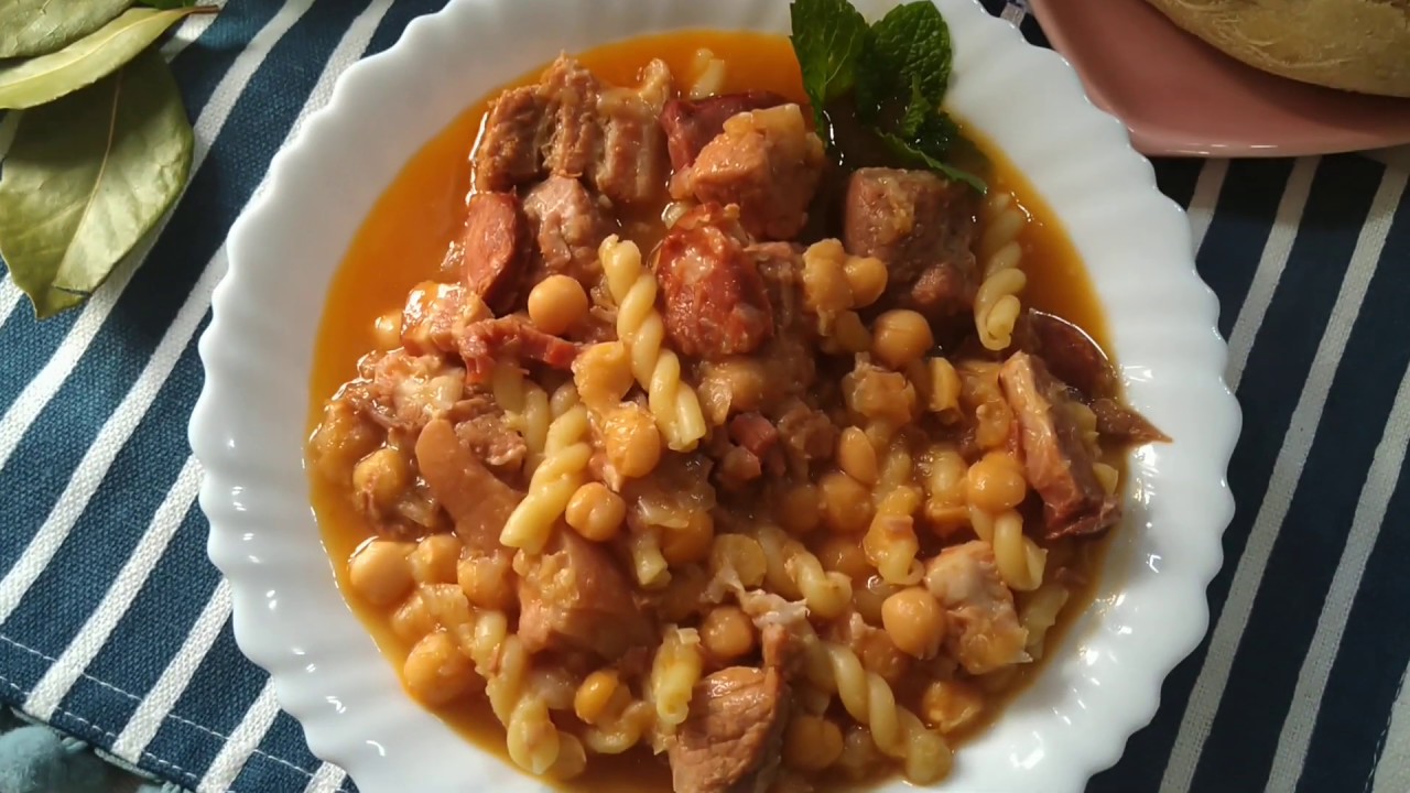 Grão de bico com massa e carne á Alentejana / Chickpeas with pasta and pork, traditional recipe