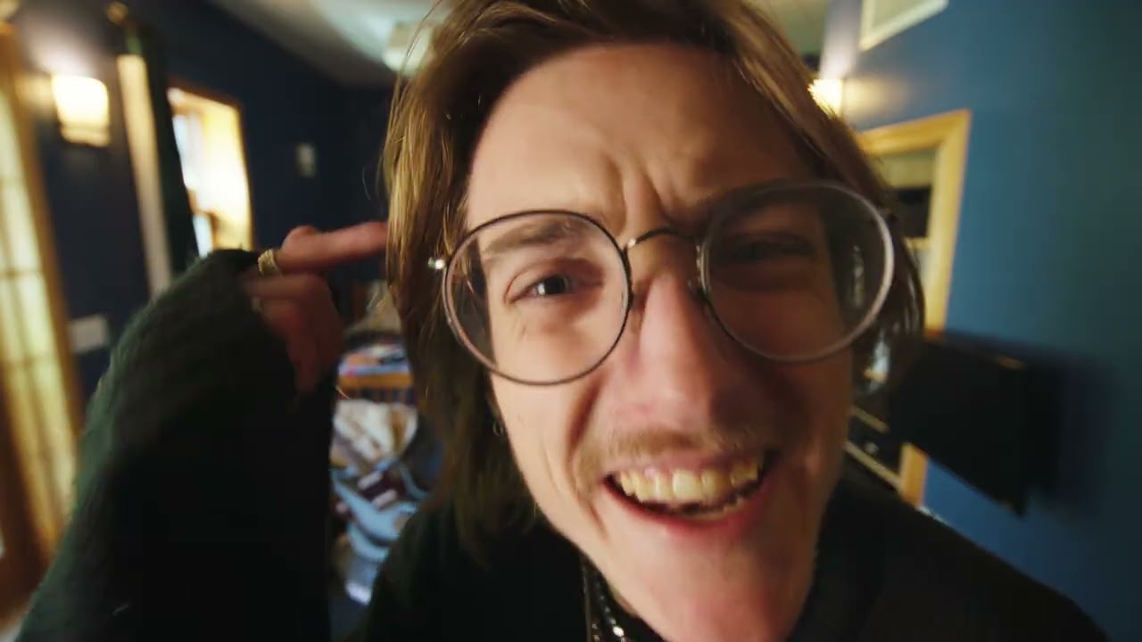 The Lloyds – Suzy: British Indie Rock Turns Young Romance into a Guitar Anthem