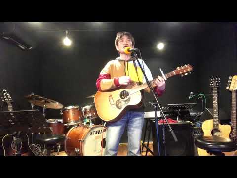 「未来」Mr.Children　ポカリスエットCM　シア太くんのたどたどしいギター弾き語り　Japanese playing the guitar
