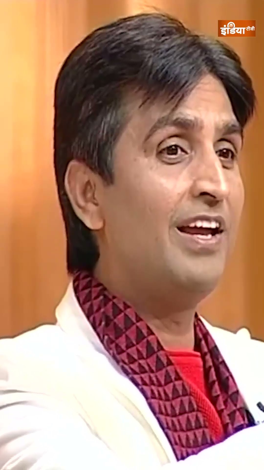 #kumarvishwas ने कविता को जब गाया..बजने लगीं तालियां #aapkiadalat #rajatsharma