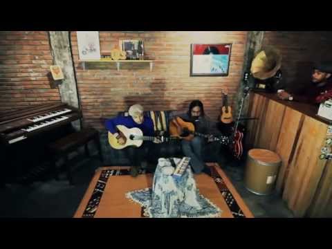 Silampukau - Malam Jatuh Di Surabaya (January Live Video Gigs @ Jooks Cafe)