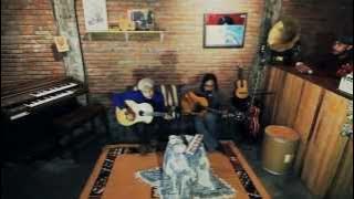 Download lagu Silampukau - Malam Jatuh Di Surabaya (January Live Video Gigs @ Jooks Cafe)