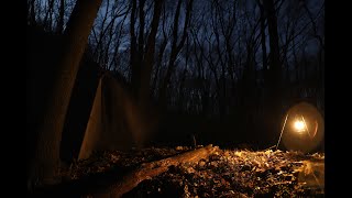Noc strávená v lese, varenie na panvici, slanina, varené vínko a hamaka. | Overnighter in the woods