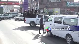 Policías y militares se encuentran al interior del cuartel ingavi de la ciudad de el Alto .
