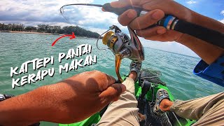 Kerapu Makan Tepi Pantai. Kayak Fishing