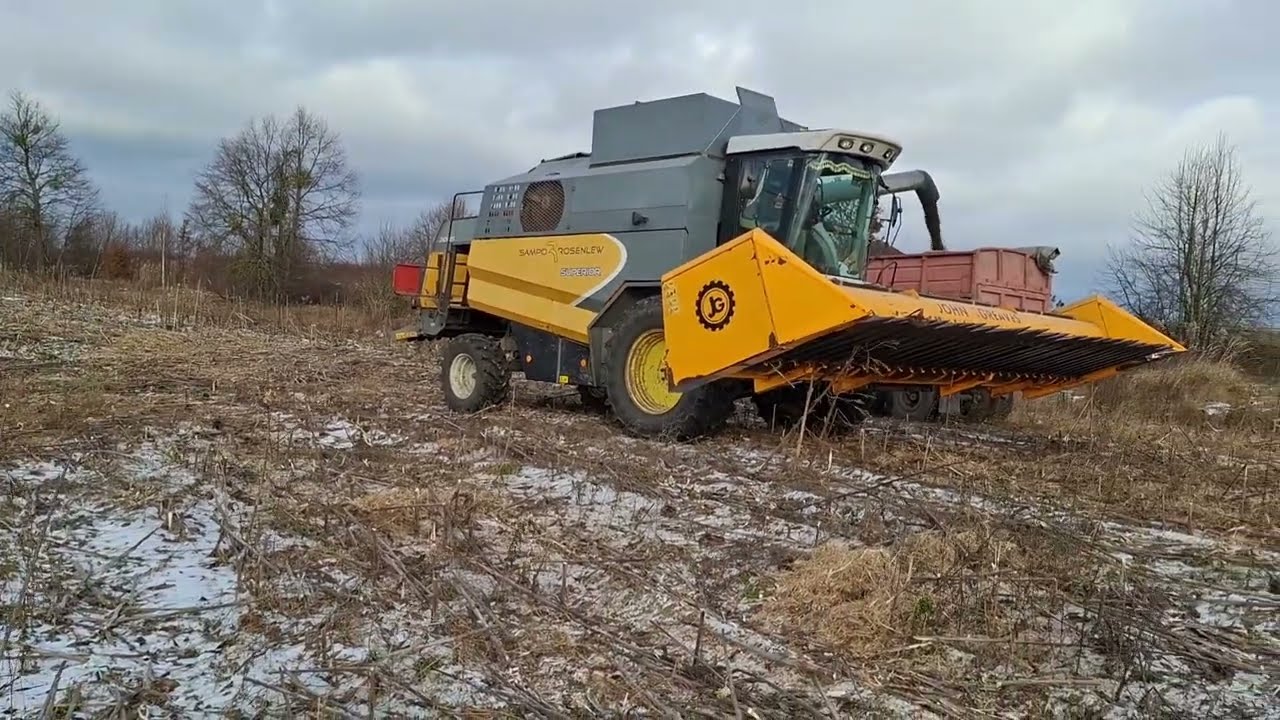 Молотіння соняшнику під новий рік. Комбайн Sampo з жаткою john greaves.  Трактор john deere 6610.