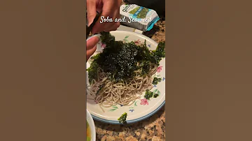 This Is How You Eat Cold Soba Soba Seaweed Japanese Noodle Japanesefood Howto Dinner 