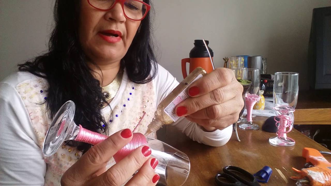 Taças Decoradas com Flores de cetim