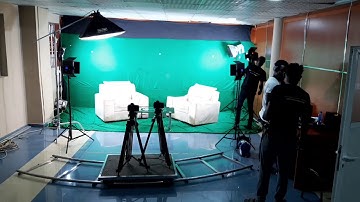 Green screen Chroma key tutorial in 5 minutes -   How to create a studio