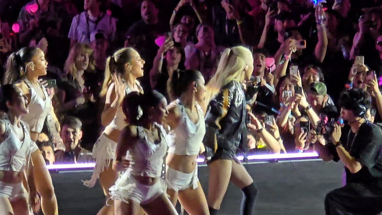 250718 BLACKPINK ROSÉ - 'TOXIC TILL THE END' + 'APT' FANCAM @ SOLDIER FIELD CHICAGO