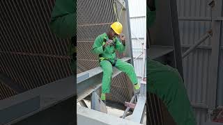 Safety first kabla ya kazi! 🦺 Protecting the team before heavy work begins hapa site. ⚙️🔥