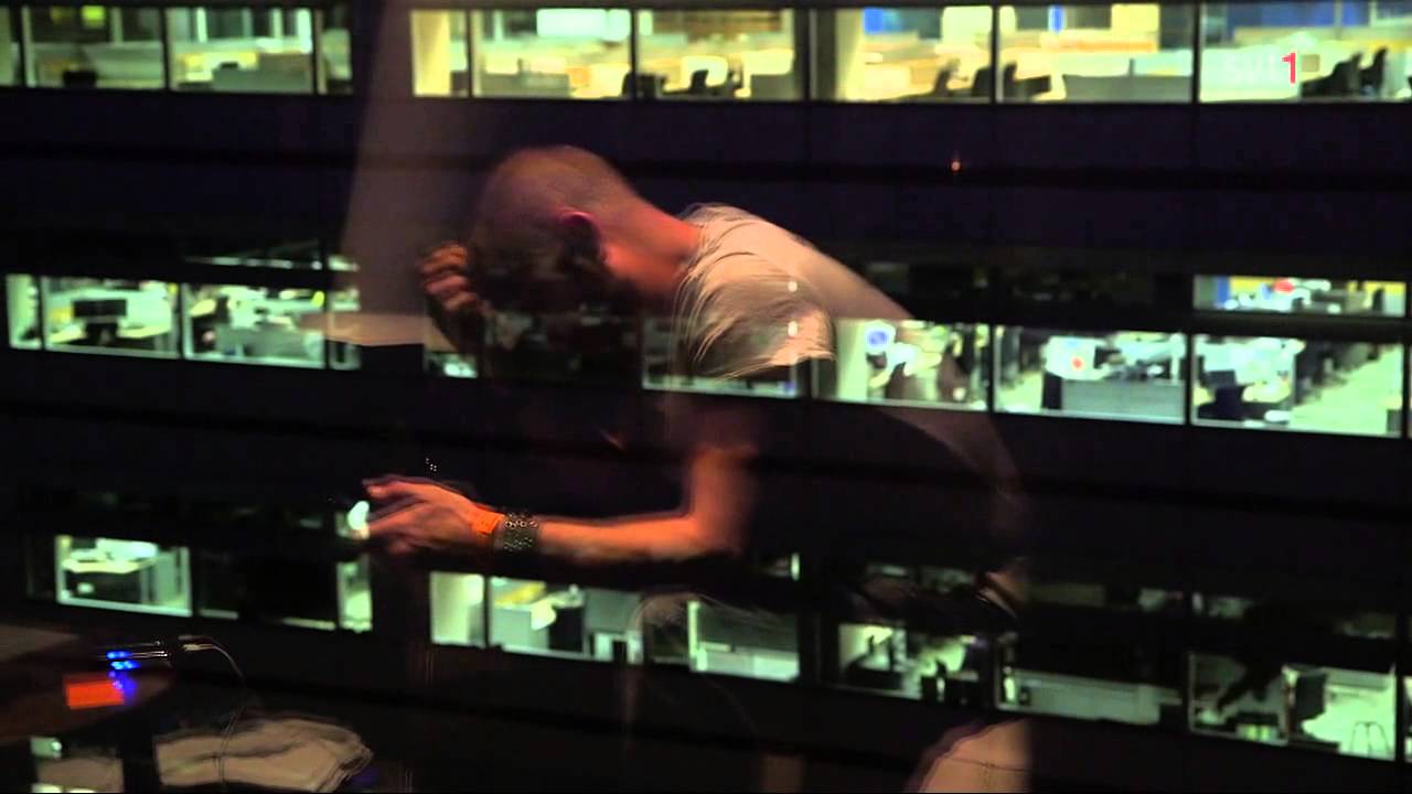 Avicii on Tour 2013 [Official documentary] Avicii på turnè HUNGERHJALPEN.SE SVT1