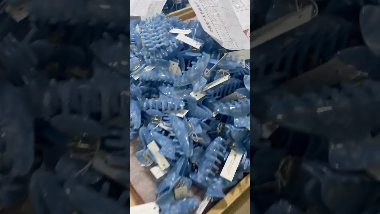 Exquisite hair clips, elegant color schemes, and essential hair accessories for social occasions