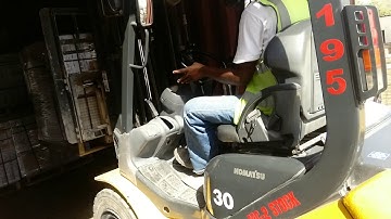 Ceramic Tiles Pallets loading in Containers By Forklift