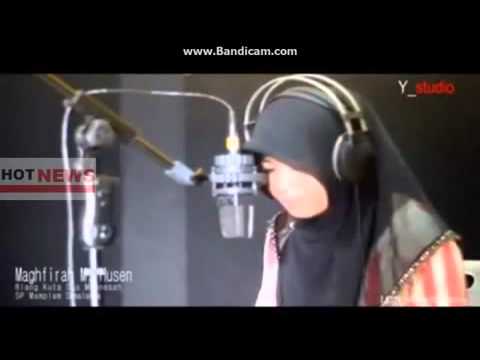 Merdu wanita mengaji - YouTube.FLV  FunnyCat.TV