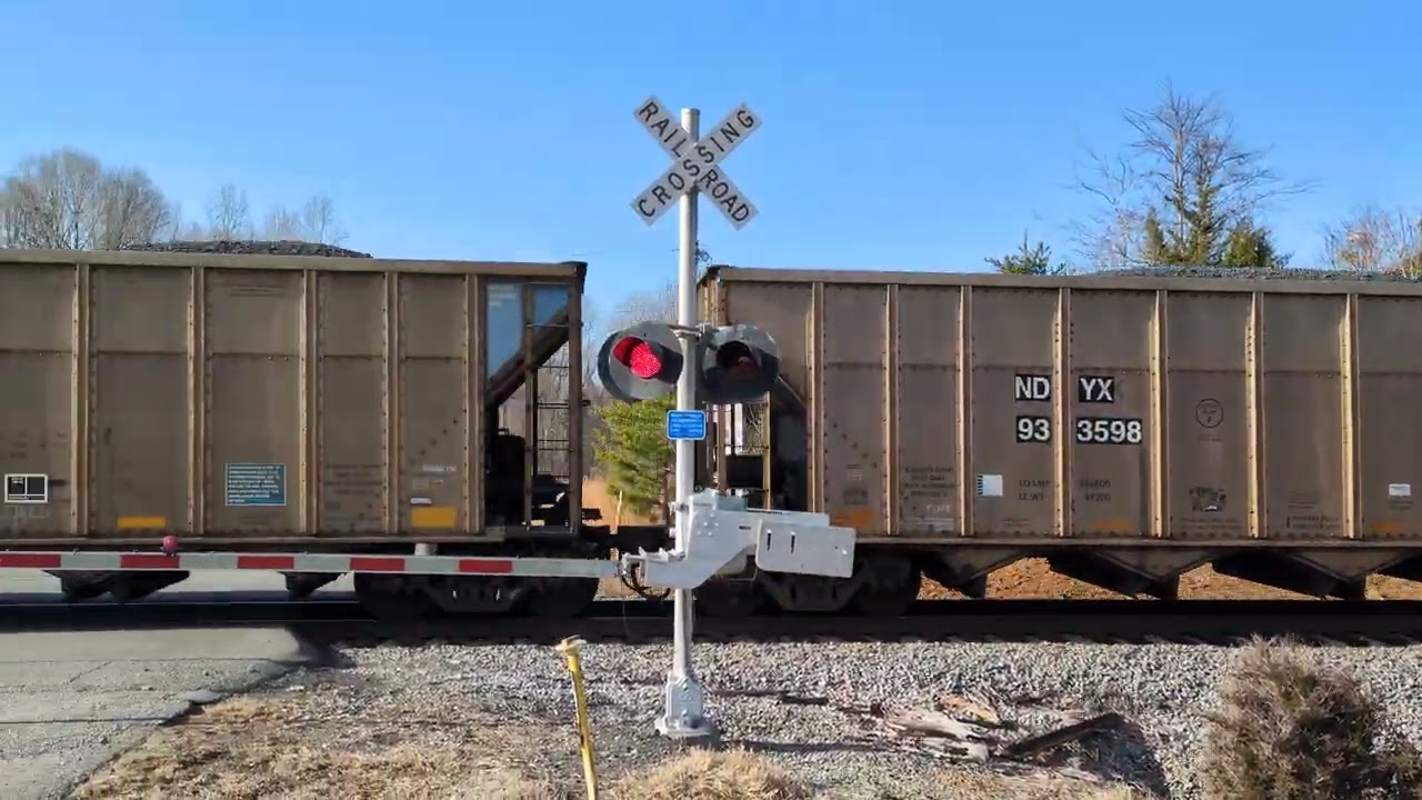 CSX #4722 Leads C771 Coal Train Through Mount Holly NC