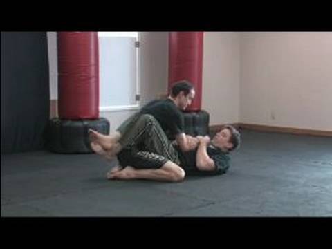 MMA Ground Fighting for Self Defense : How to Esca...