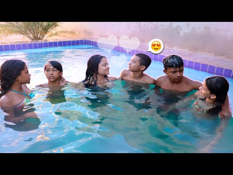 ELES CHAMARAM AS MENINAS PARA TOMAR BANHO DE PISCINA