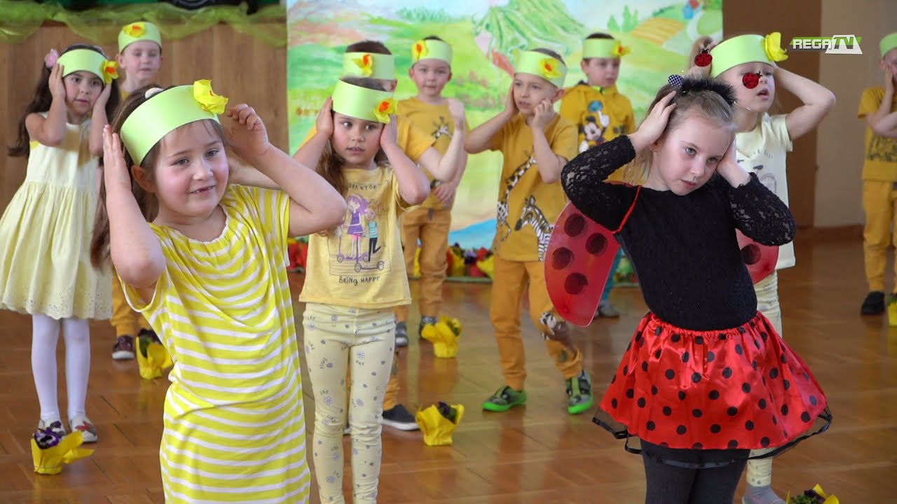Przedstawienie z okazji Dnia Wiosny przygotowane przez dzieci z przedszkola nr 1 w Świdwinie.